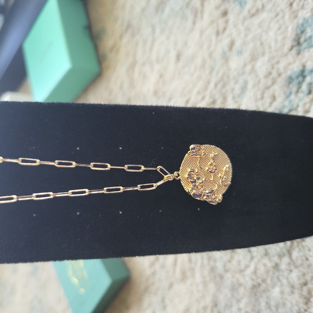 Flower necklace